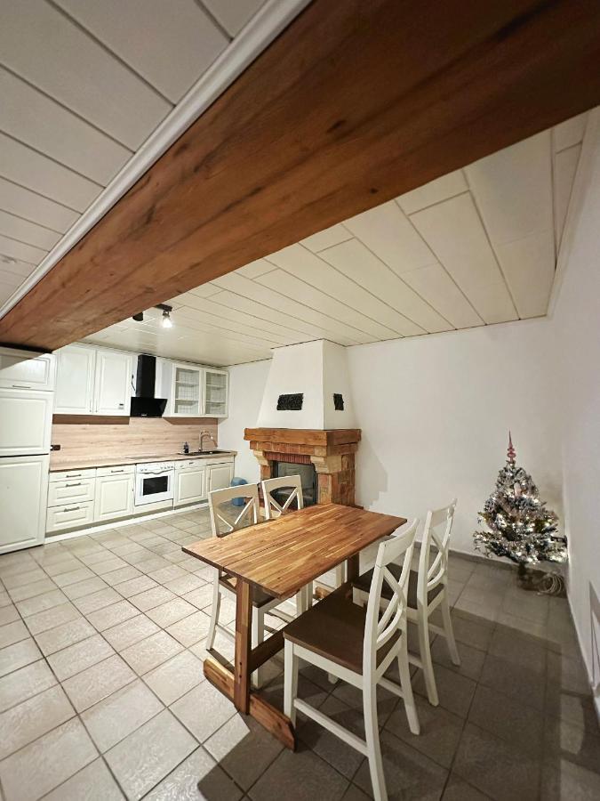 Zimmer In Reihenhaus Mit Terrasse Дуйсбург Экстерьер фото